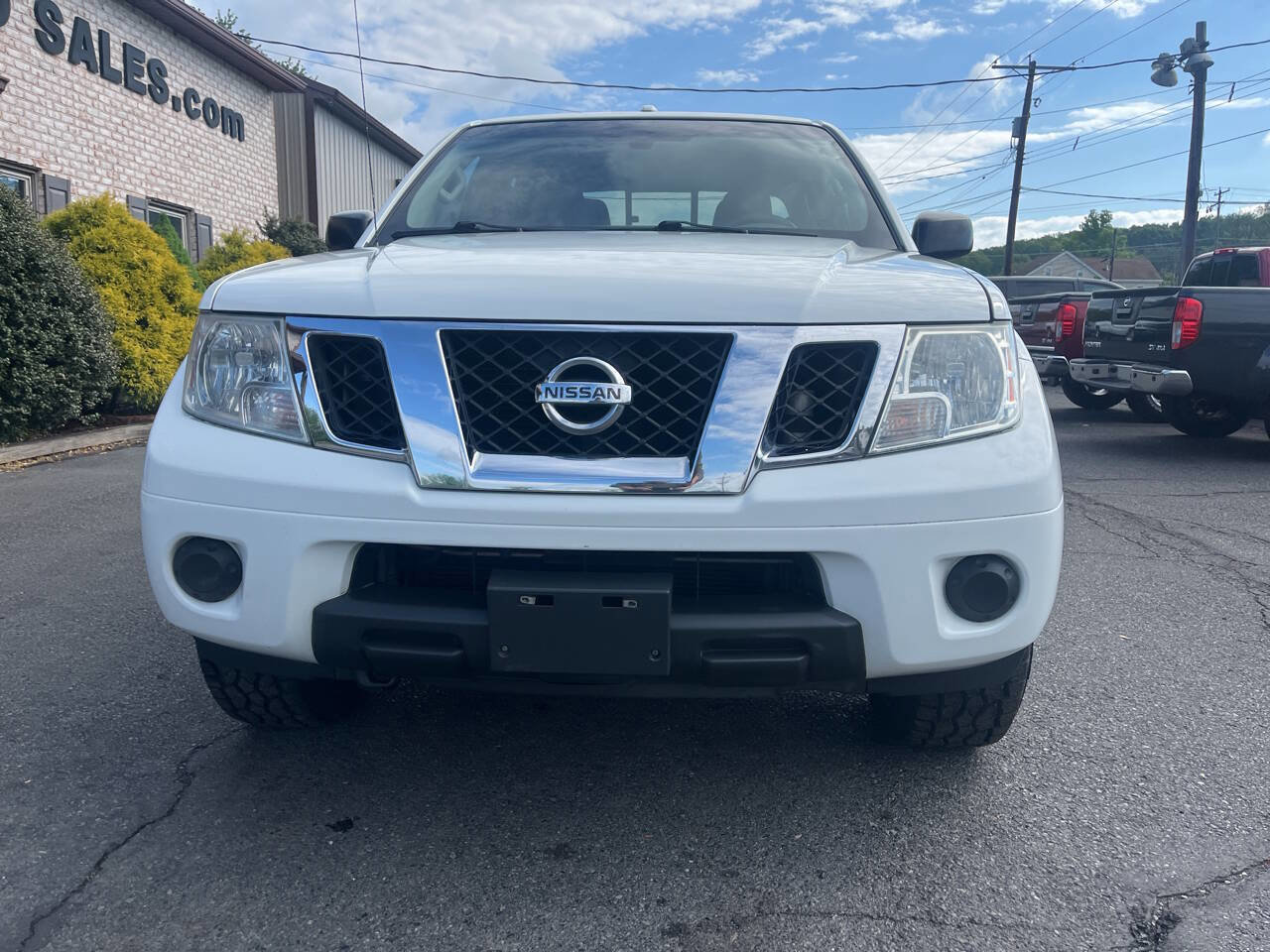 Used 2015 Nissan Frontier SV AWD/4WD image 3