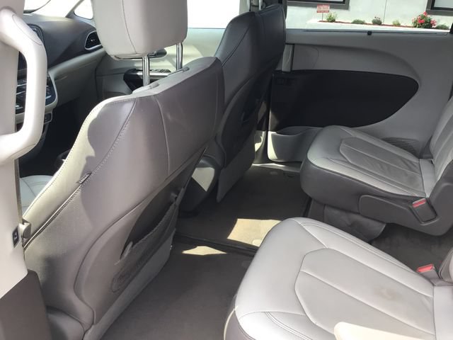 Used 2017 Chrysler Pacifica Touring-L FWD image 40