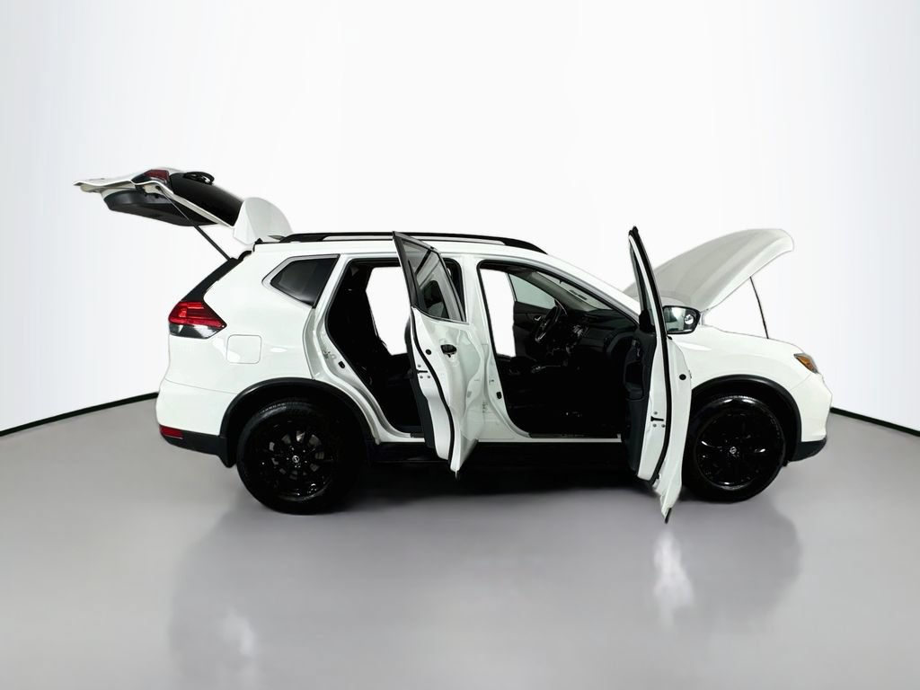 Used 2017 Nissan Rogue SV AWD/4WD image 29