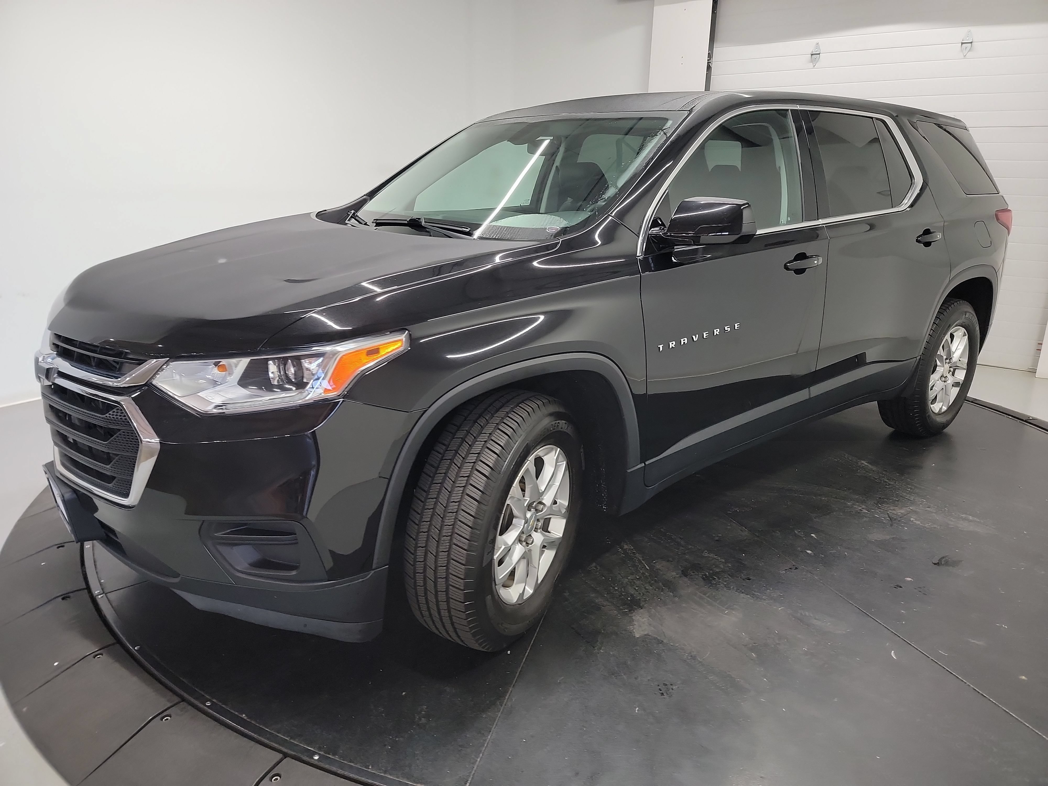 Used 2019 Chevrolet Traverse LS FWD image 3