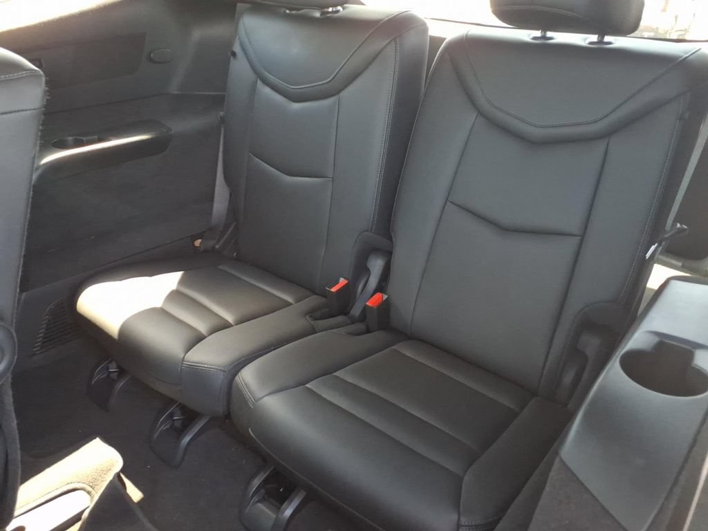 Used 2024 Cadillac XT6 Premium Luxury w/ LPO, Floor Liner Package FWD image 9