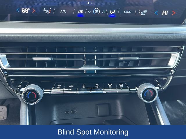 Certified 2025 Chevrolet Traverse LT w/ Driver Confidence Package image 15