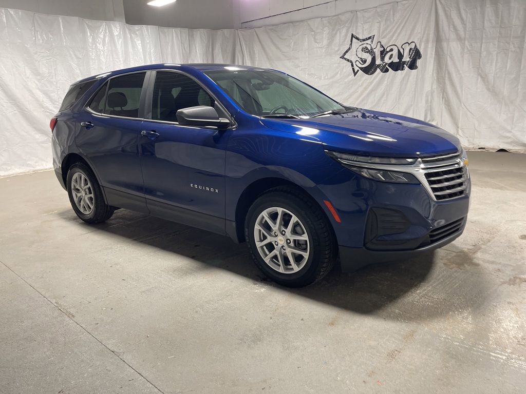 Used 2023 Chevrolet Equinox LS w/ LS Convenience Package FWD image 1