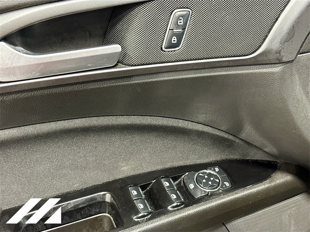Used 2015 Ford Fusion SE image 19
