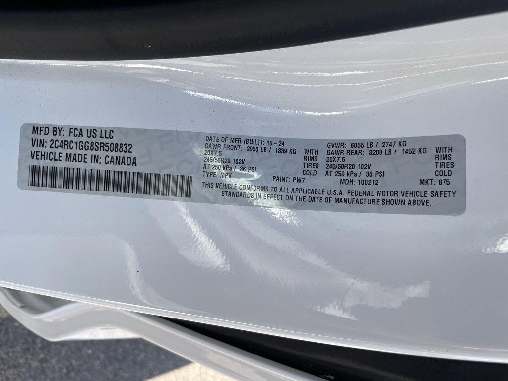 Used 2025 Chrysler Pacifica Limited image 44