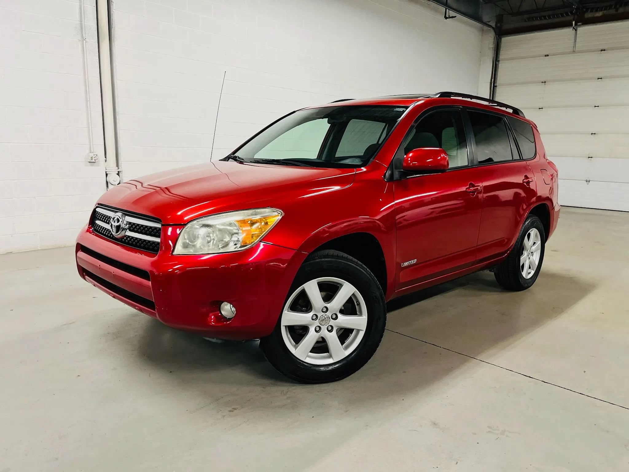 Used 2008 Toyota RAV4 Limited FWD image 1