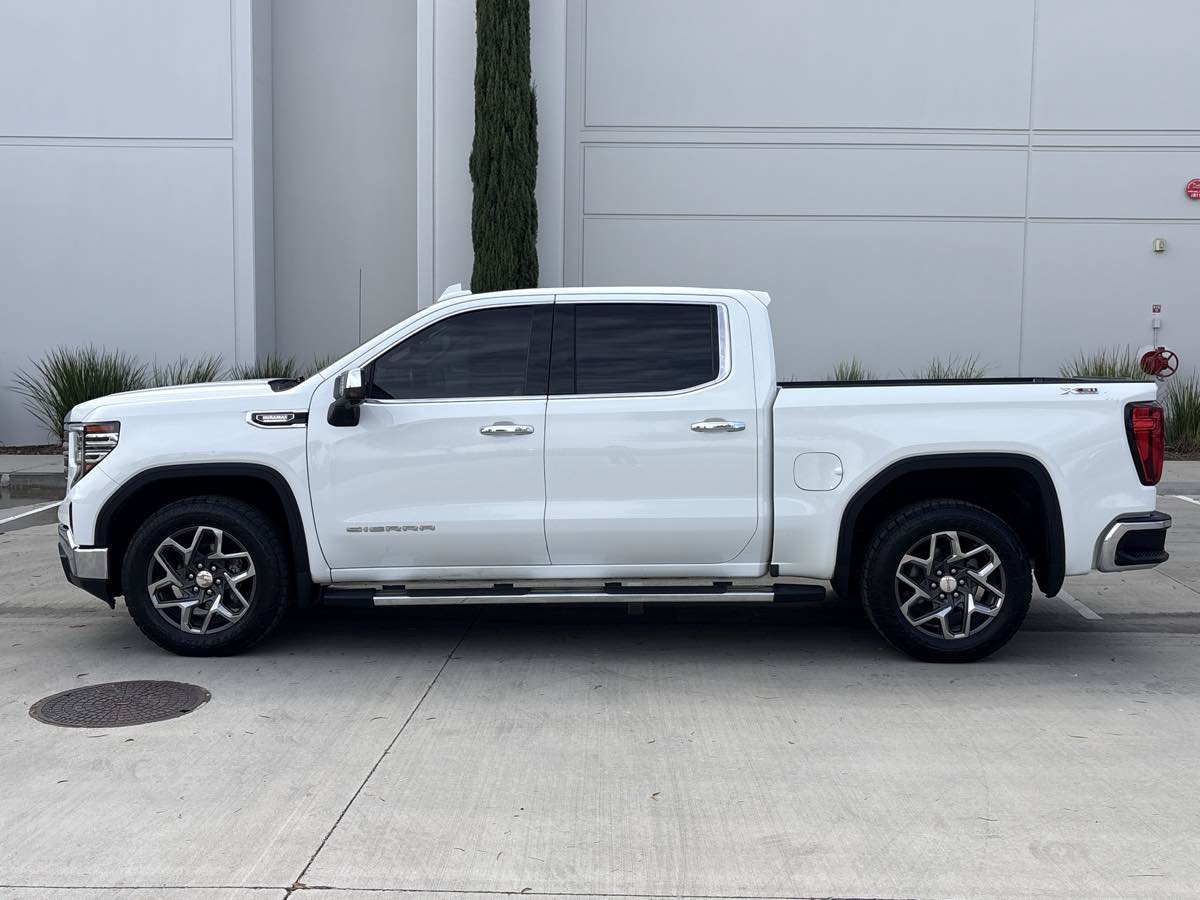Used 2023 GMC Sierra 1500 SLT w/ SLT Premium Package AWD/4WD image 6