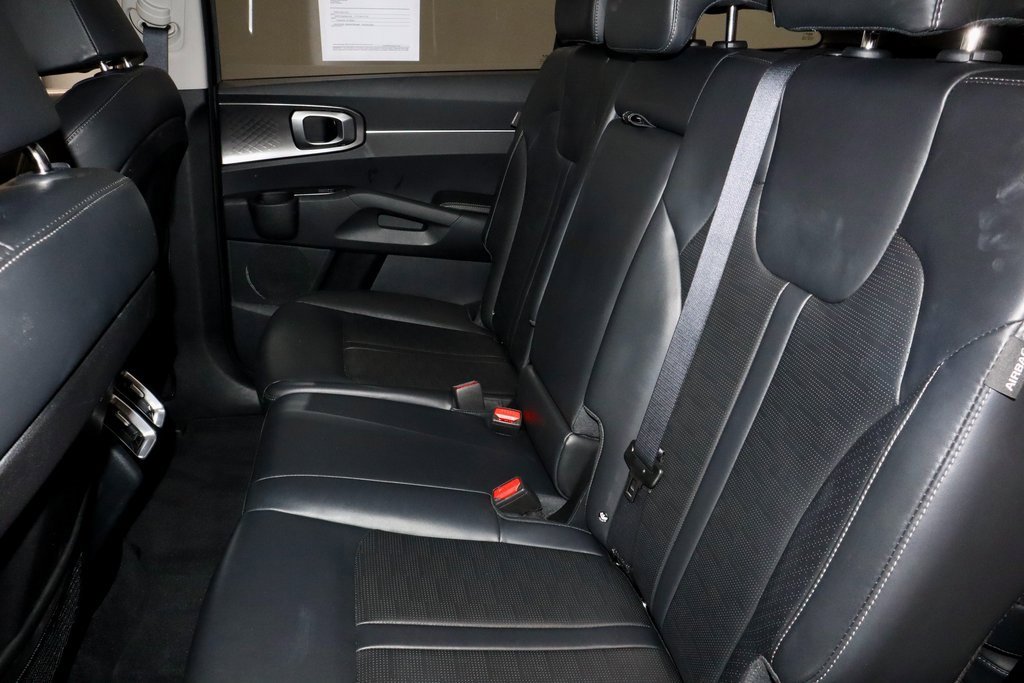Used 2024 Kia Sorento S image 23