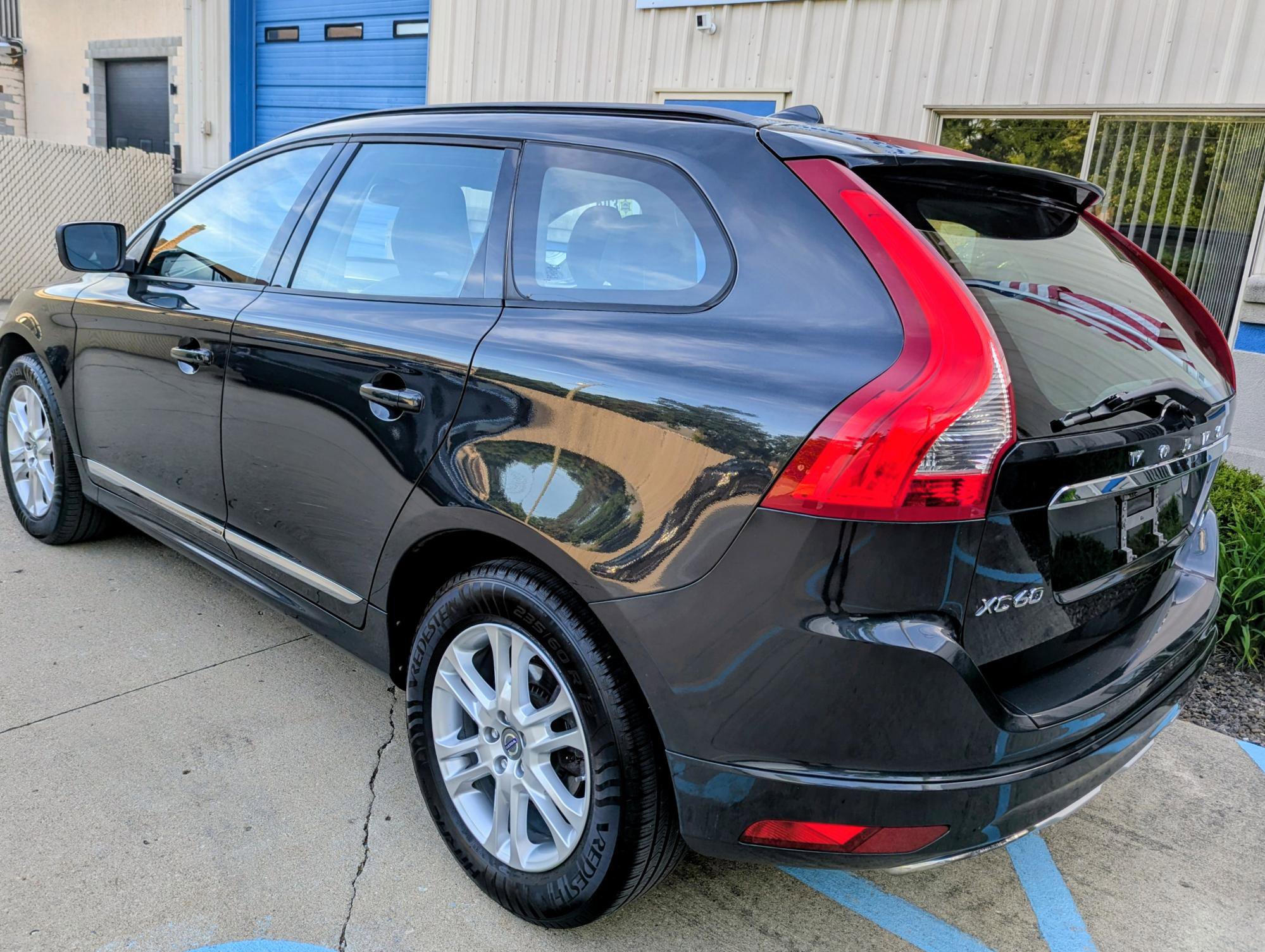 Used 2015 Volvo XC60 T5 AWD/4WD image 4