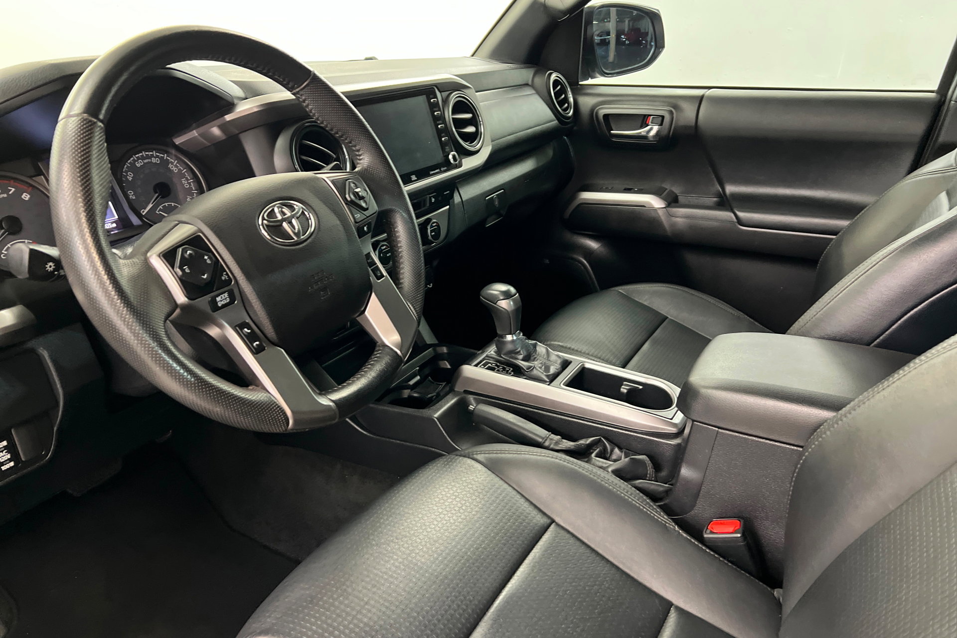 Used 2021 Toyota Tacoma Limited image 16