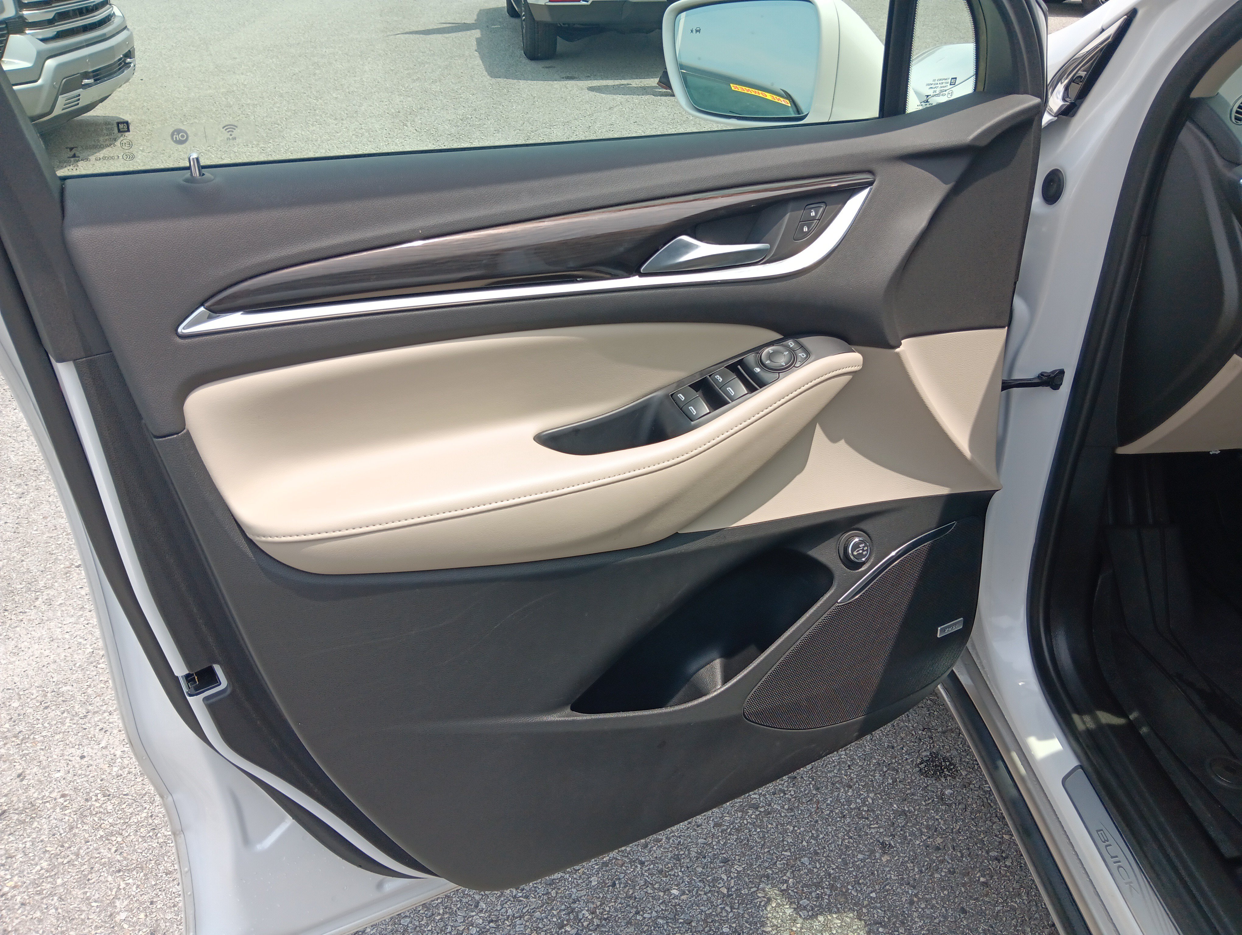 Used 2020 Buick Enclave Essence w/ Sound and Sites Package FWD image 11