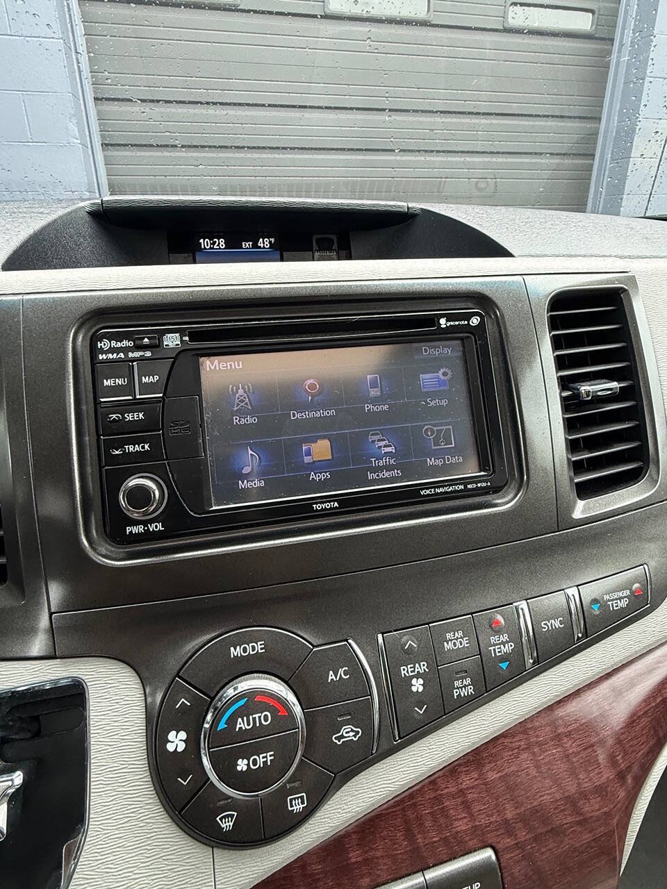 Used 2013 Toyota Sienna XLE FWD image 34