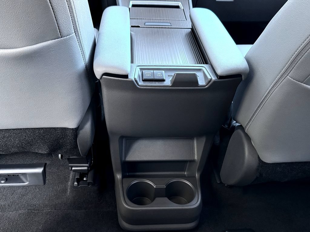 Used 2021 Toyota Sienna XLE AWD/4WD image 36