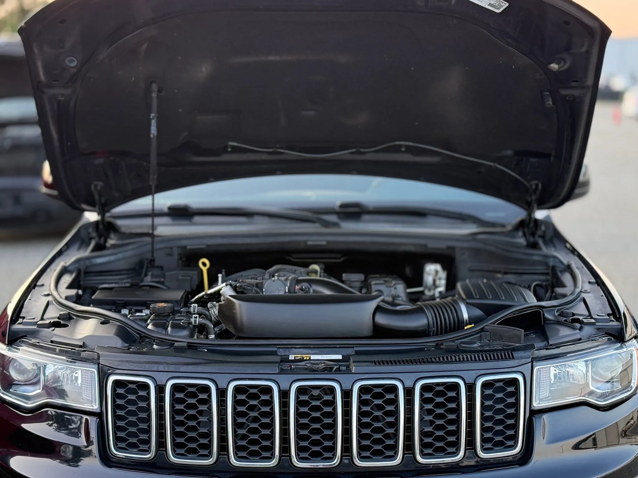 Used 2017 Jeep Grand Cherokee Laredo AWD/4WD image 28
