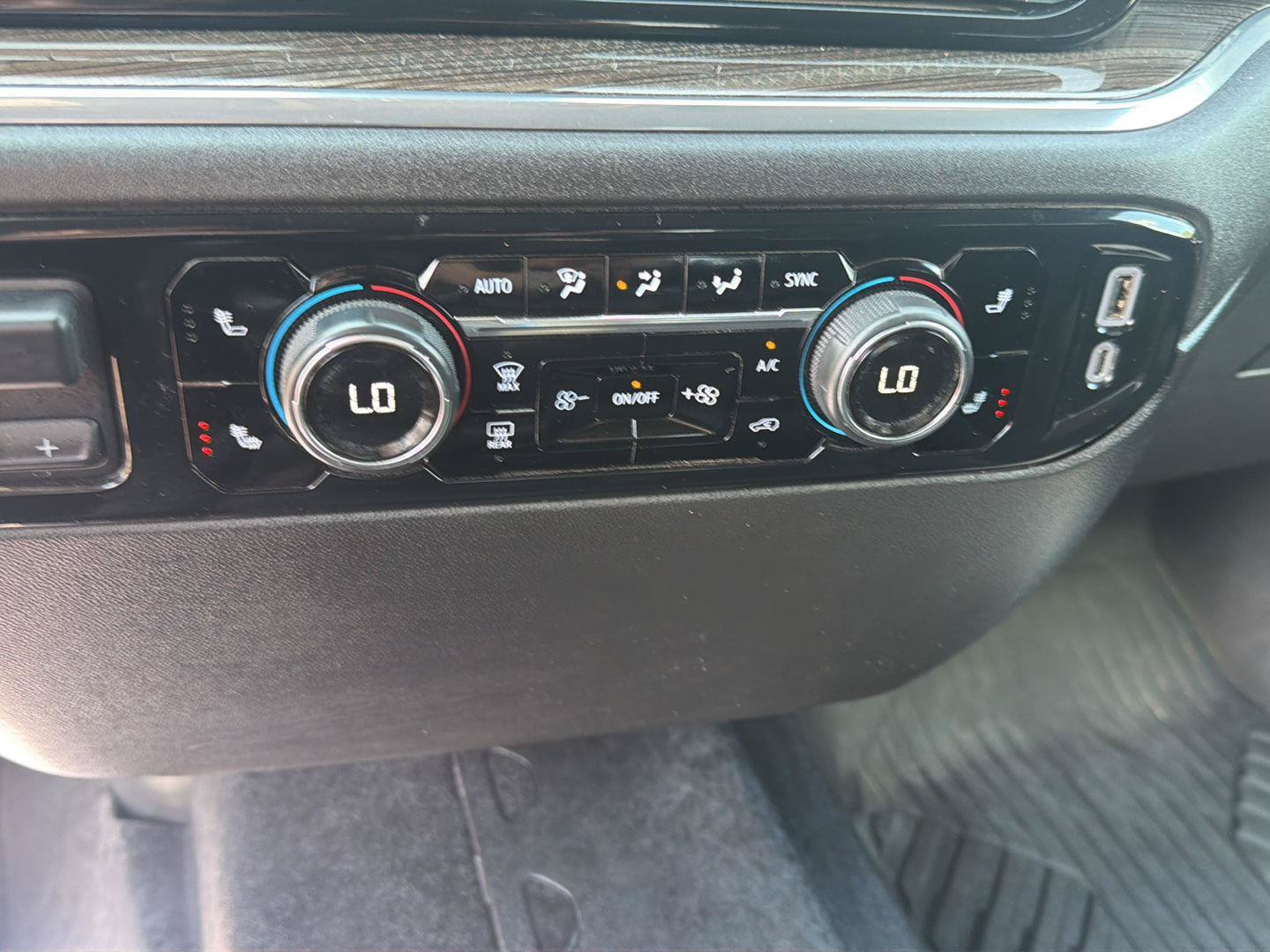 Used 2024 Chevrolet Silverado 2500 LT AWD/4WD image 27