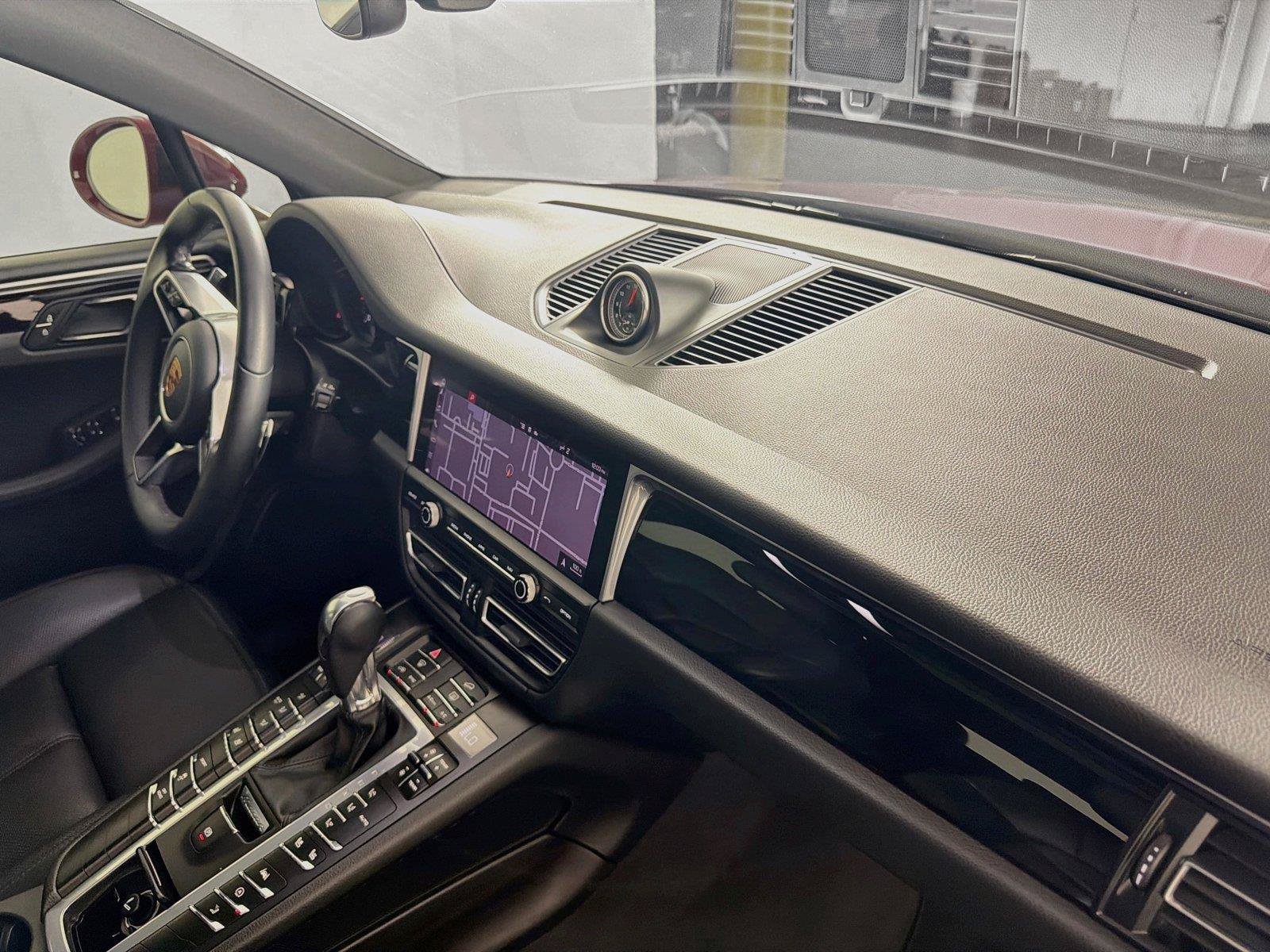 Certified 2021 Porsche Macan AWD/4WD image 29