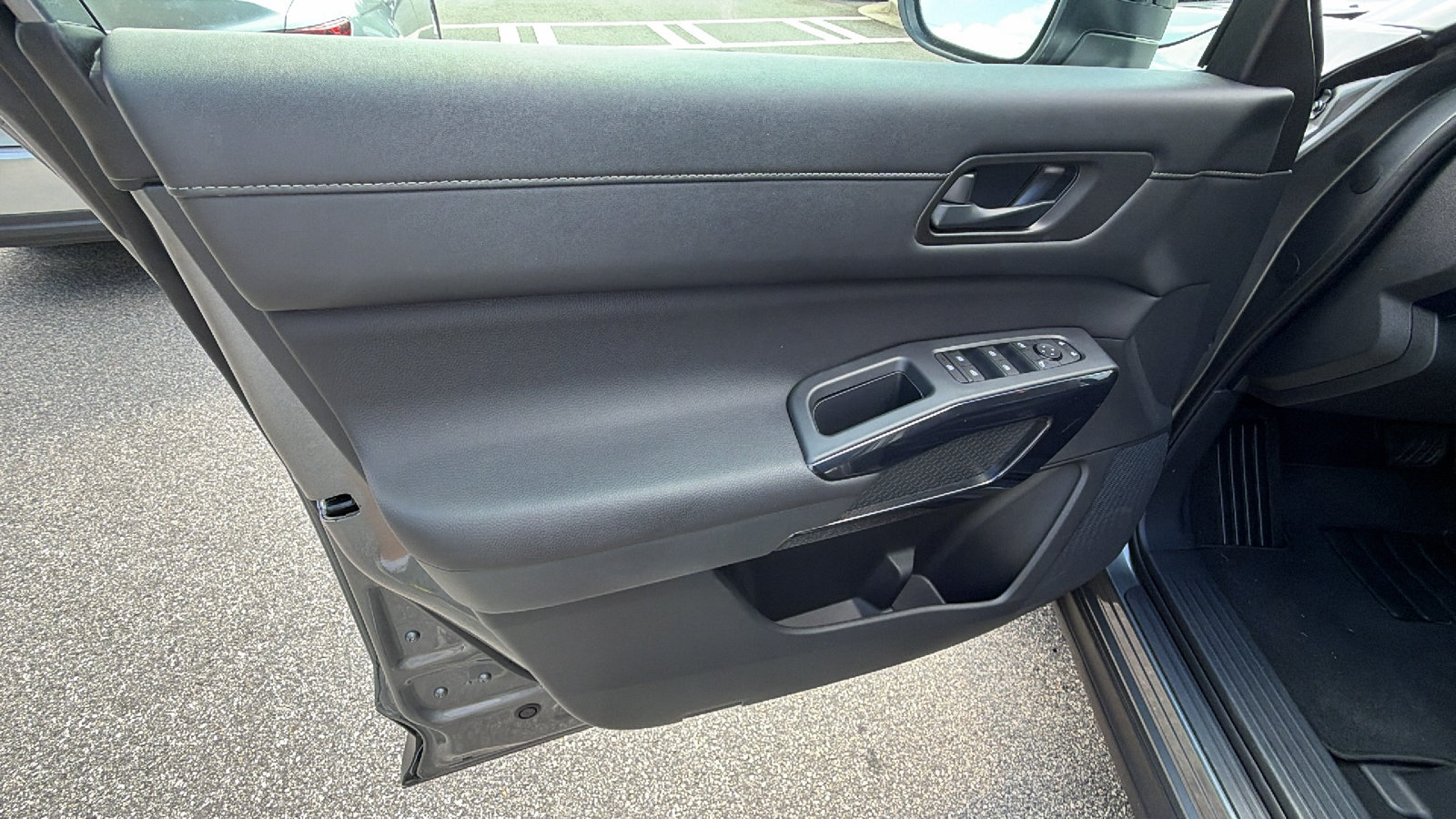 Used 2026 Nissan Pathfinder SV AWD/4WD image 14
