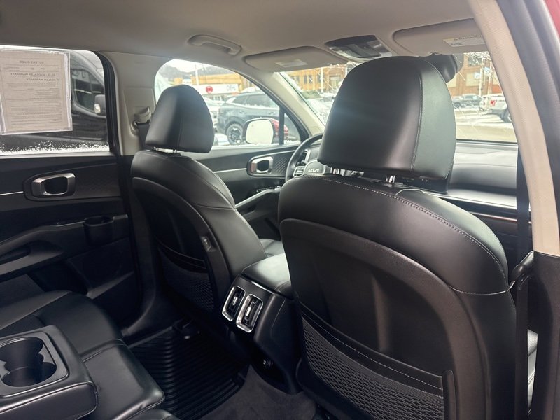 Used 2025 Kia Sorento S image 15
