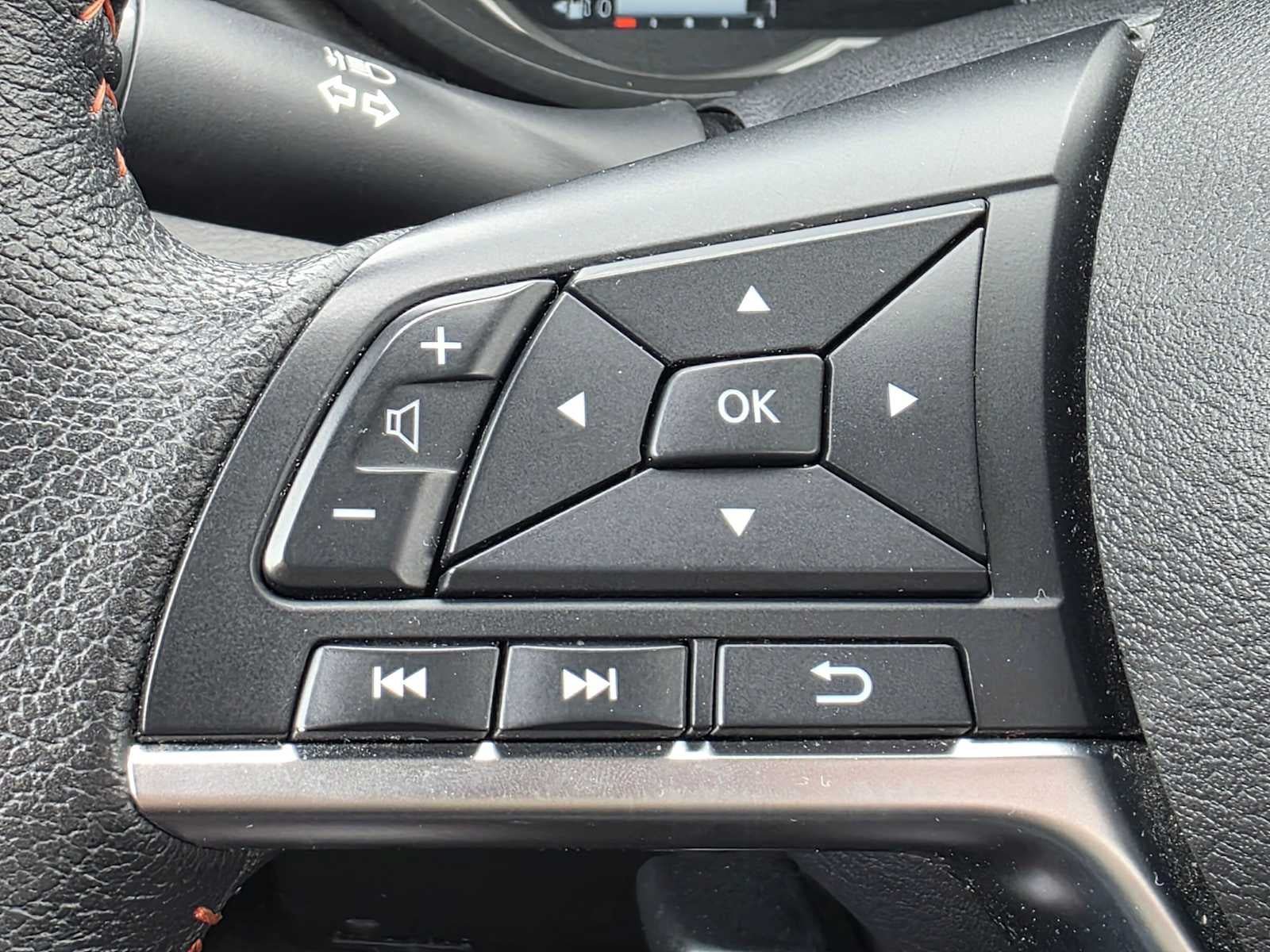 Used 2024 Nissan Versa SR FWD image 30