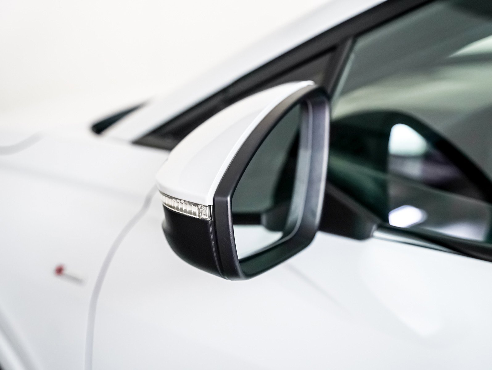 Used 2024 Audi Q4 e-tron Premium Plus image 25