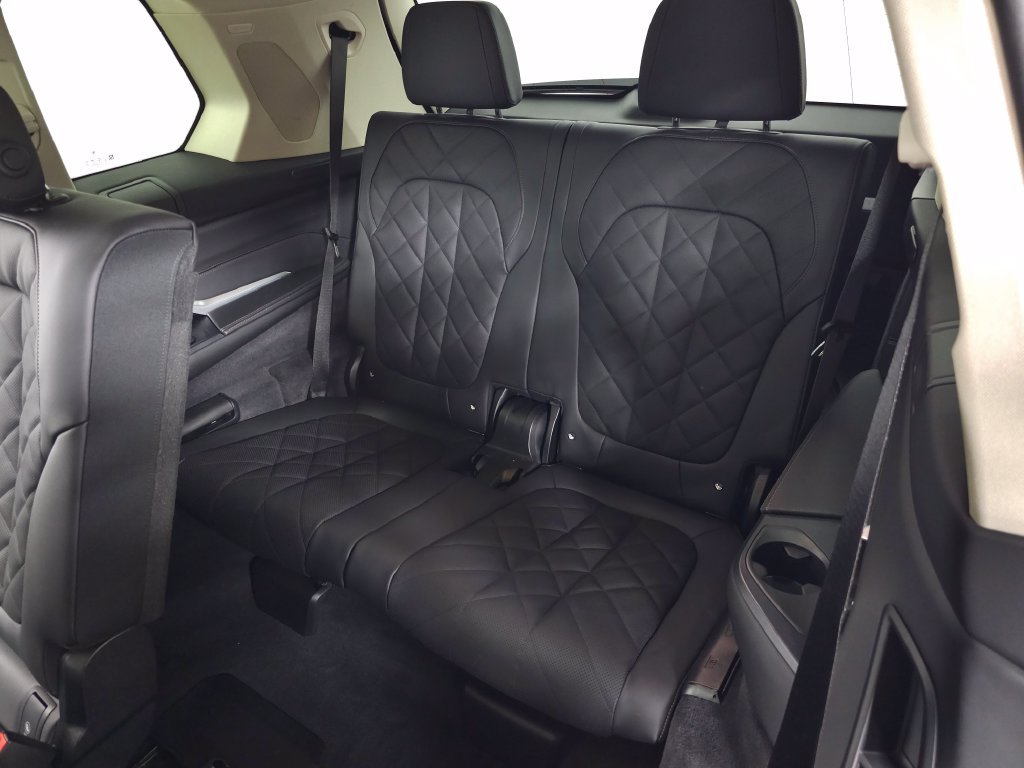 Used 2026 BMW X7 xDrive40i w/ Premium Package AWD/4WD image 38