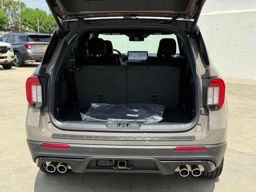 New 2026 Ford Explorer ST w/ Sun And Sound Package AWD/4WD image 15