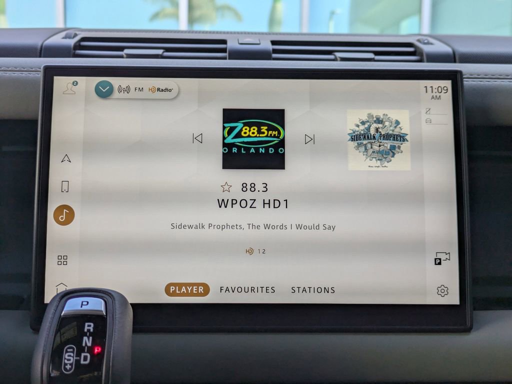 Used 2025 Land Rover Defender 110 S image 19