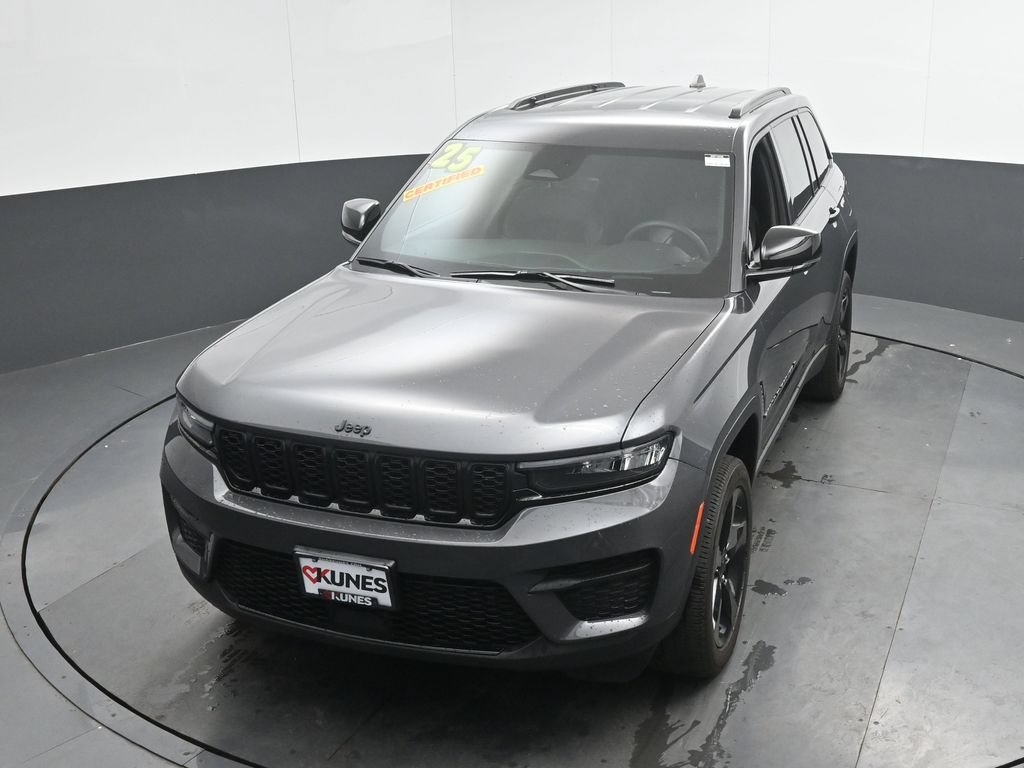 Used 2025 Jeep Grand Cherokee Altitude AWD/4WD image 35