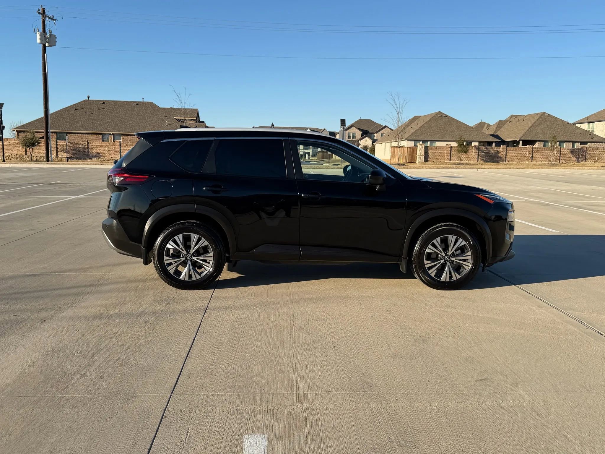 Used 2023 Nissan Rogue SV w/ SV Premium B Package image 8