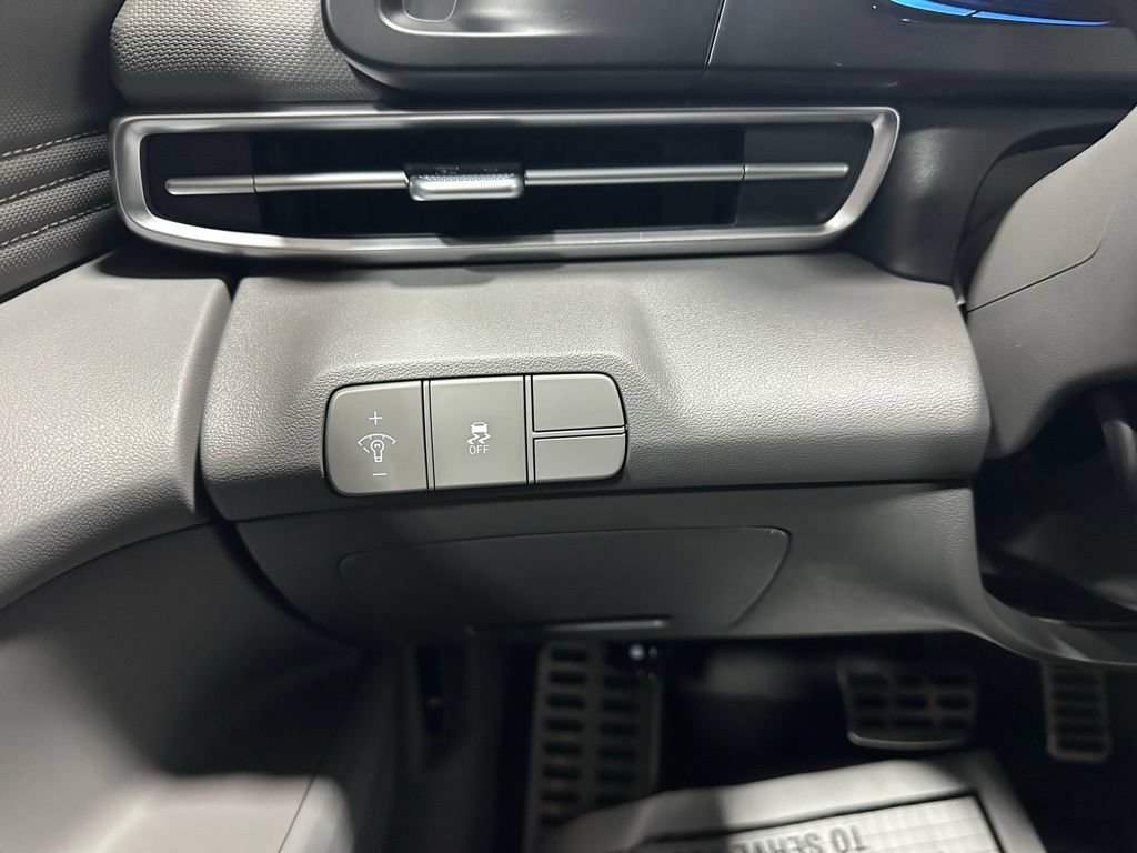 Used 2025 Hyundai Elantra Sport FWD image 17