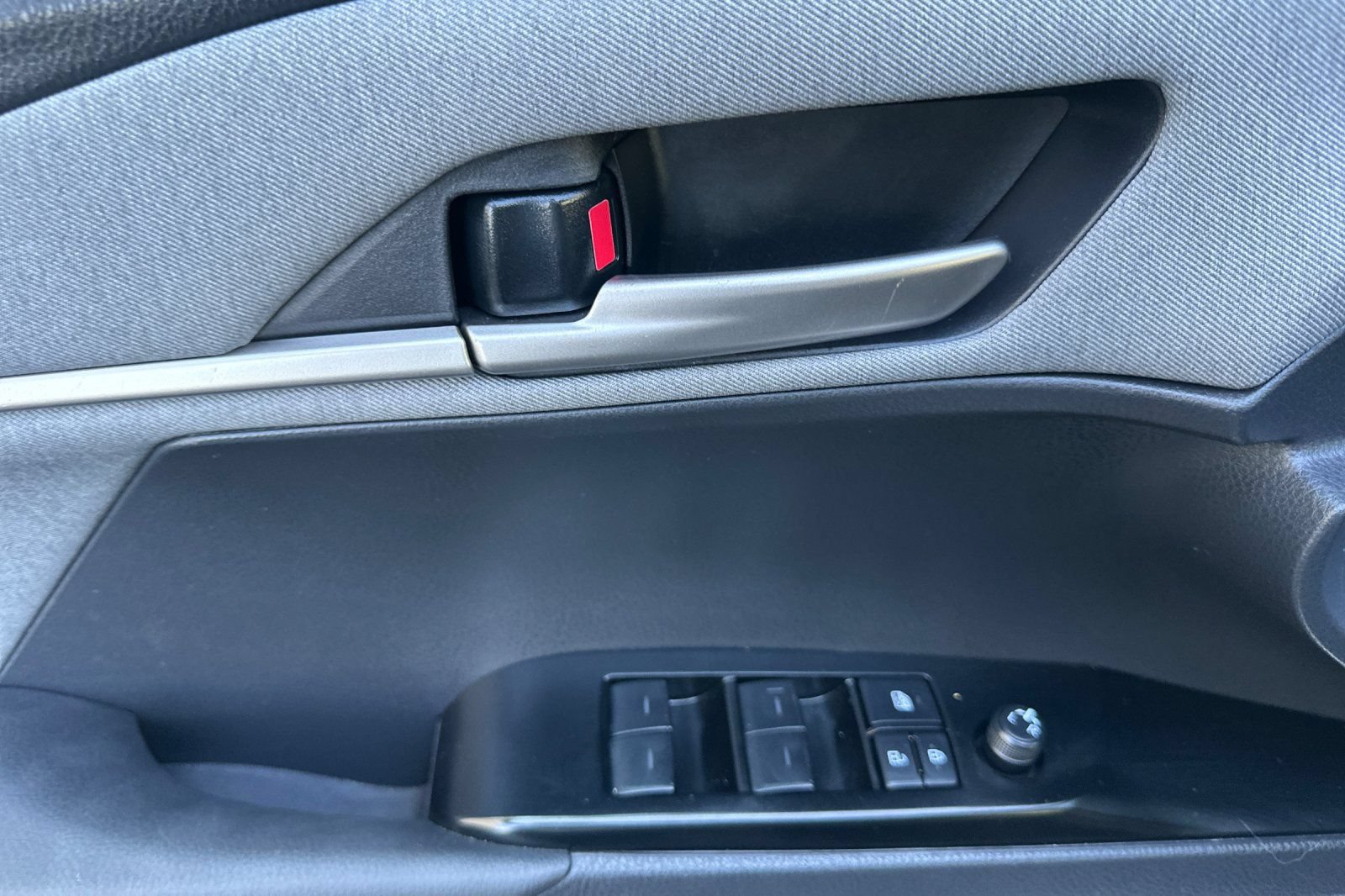 Used 2025 Toyota Camry LE FWD image 11