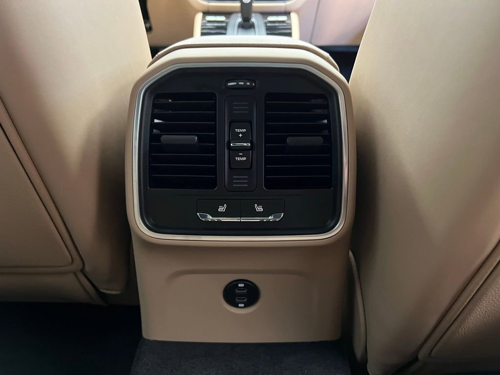 Used 2025 Porsche Macan image 17