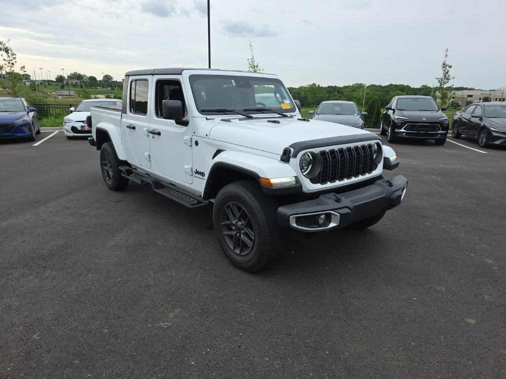 Used 2024 Jeep Gladiator Sport AWD/4WD image 3