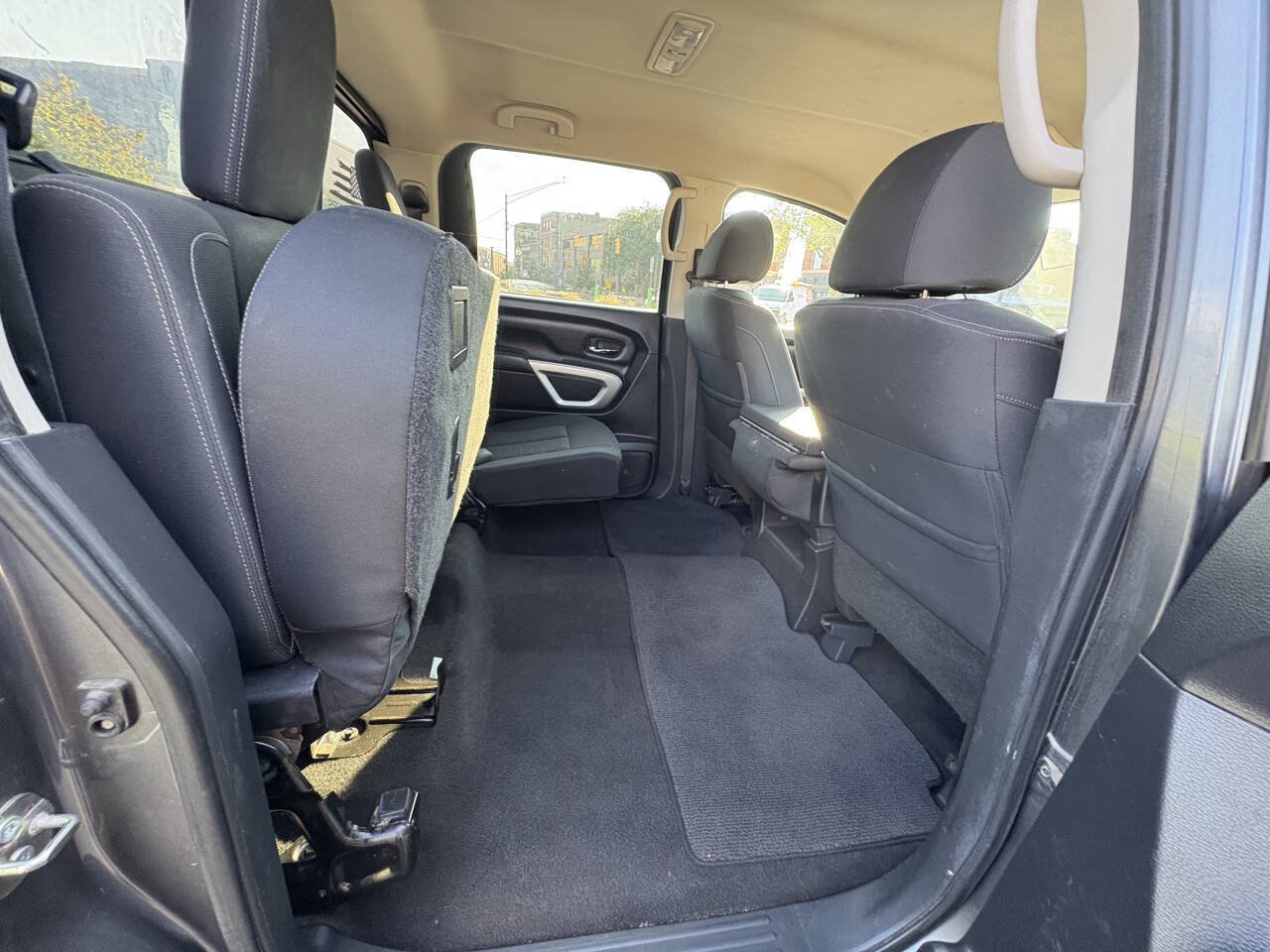 Used 2018 Nissan Titan SV AWD/4WD image 25