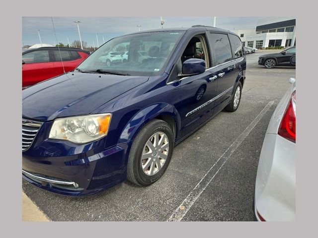 Used 2016 Chrysler Town & Country Touring w/ Driver Convenience Group image 1