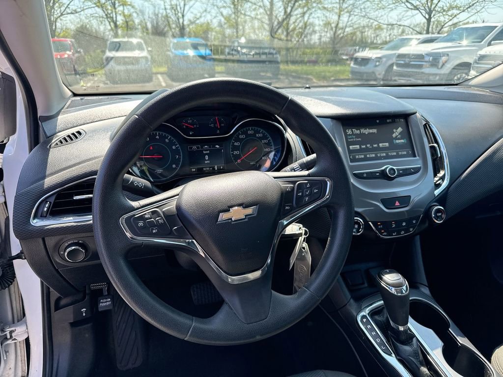 Used 2018 Chevrolet Cruze LT FWD image 11