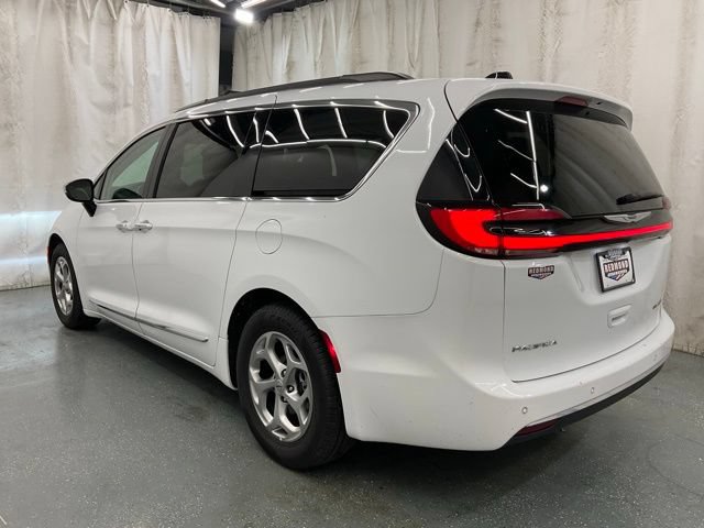 Used 2023 Chrysler Pacifica Limited FWD image 5