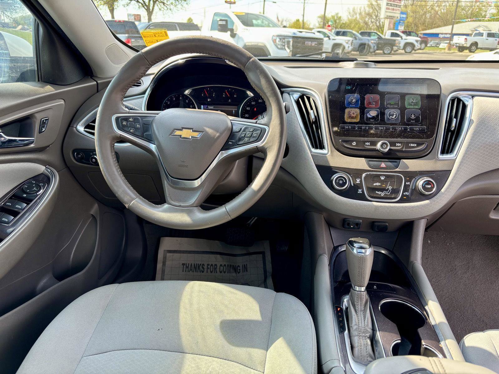 Used 2018 Chevrolet Malibu LT FWD image 3