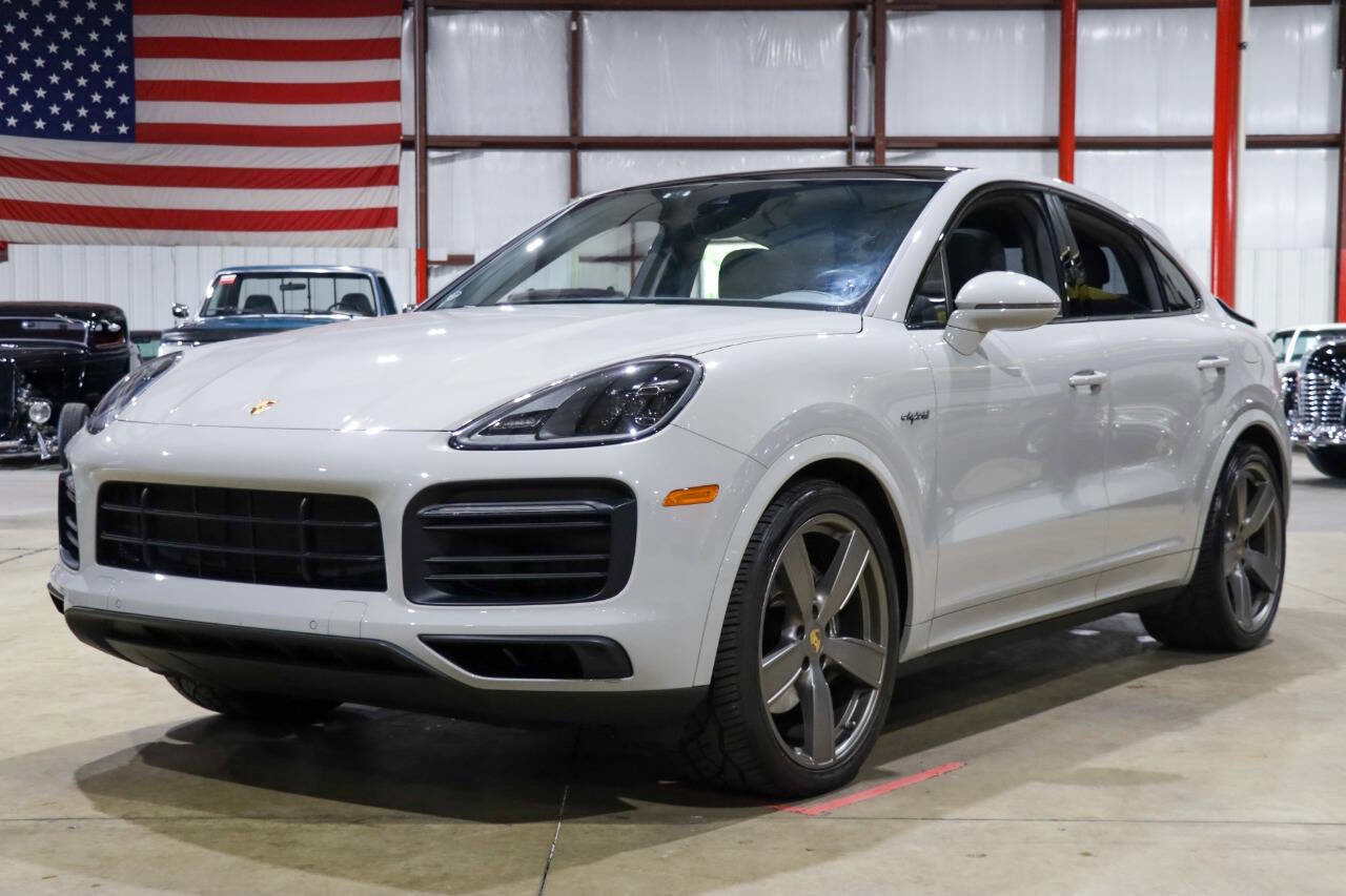 Used 2022 Porsche Cayenne Platinum Edition image 3