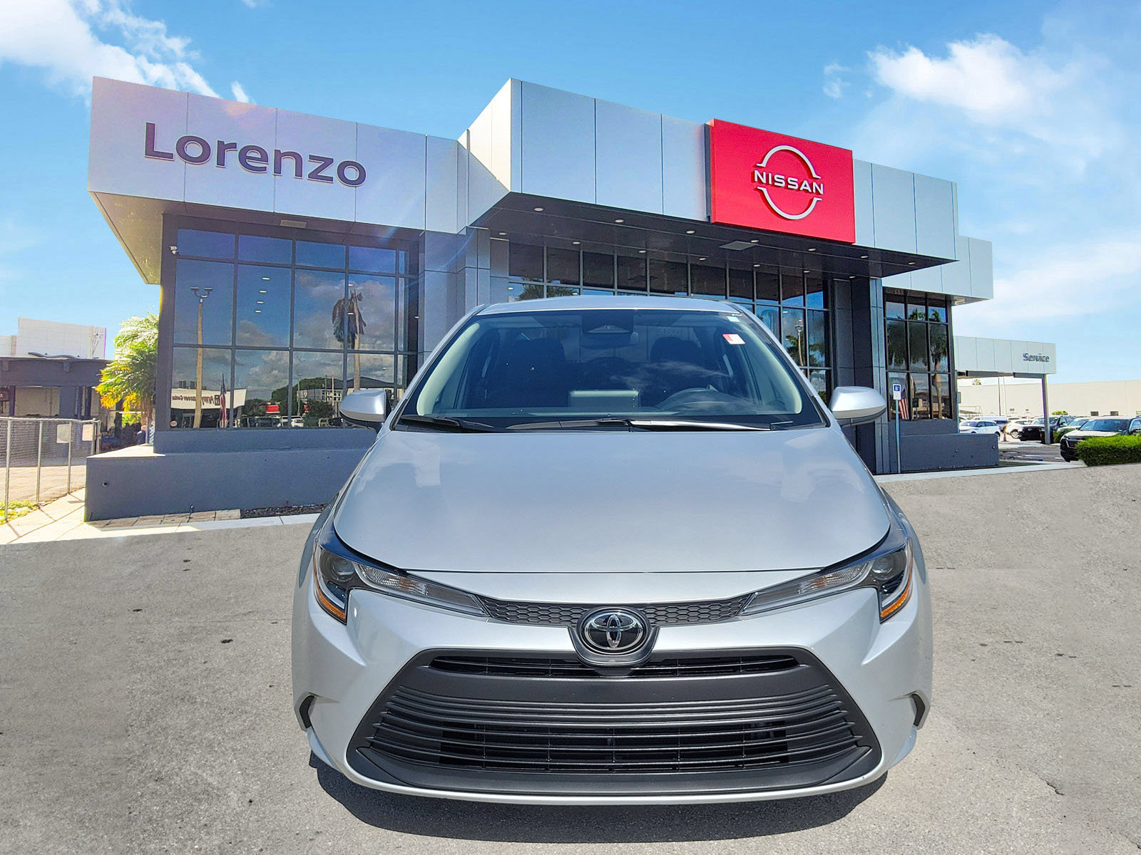 Used 2023 Toyota Corolla LE w/ LE Convenience Package FWD image 2