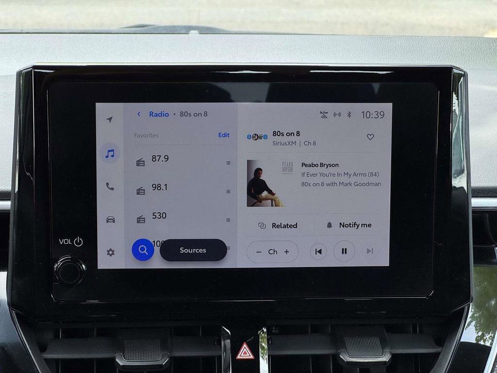 Used 2023 Toyota Corolla SE FWD image 3