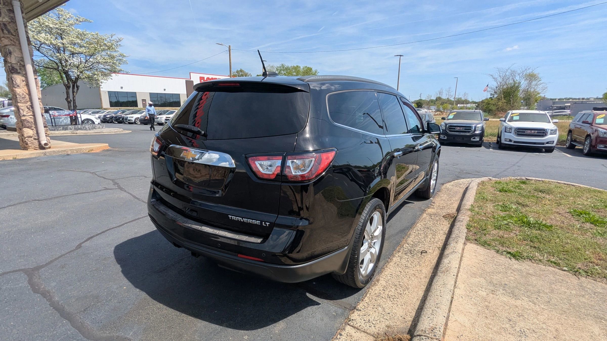 Used 2016 Chevrolet Traverse LT w/ Style and Technology Package FWD image 7