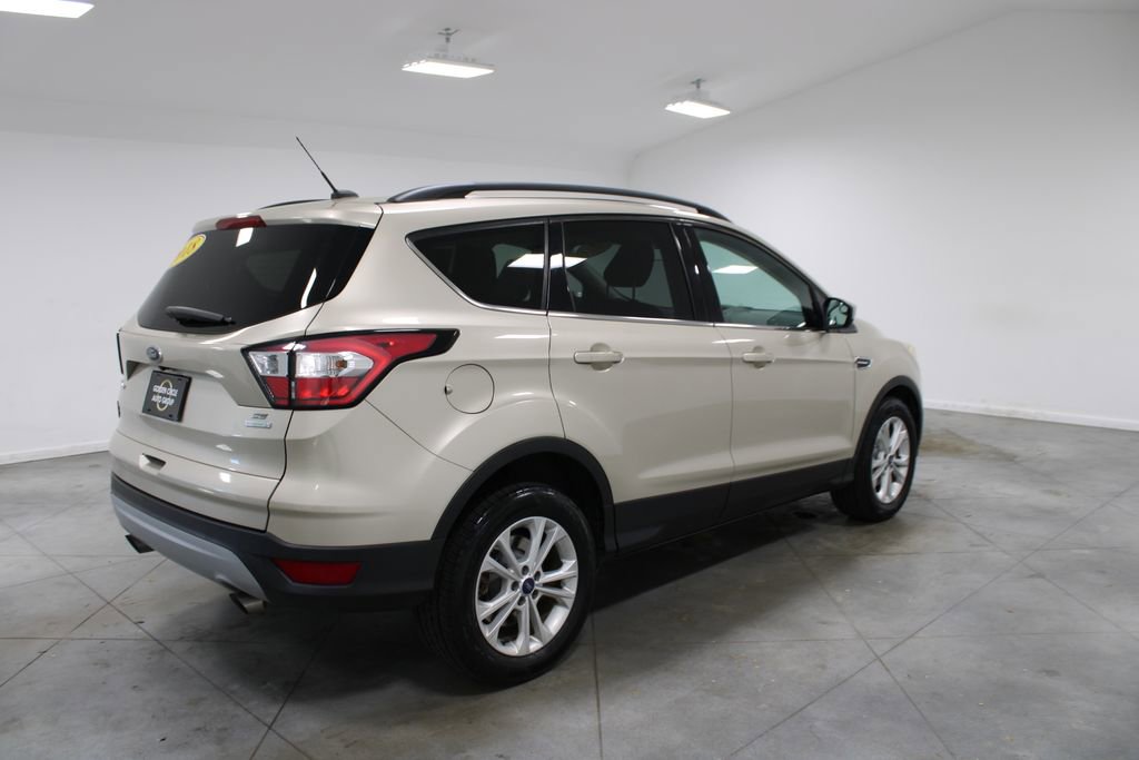 Used 2018 Ford Escape SE FWD image 9