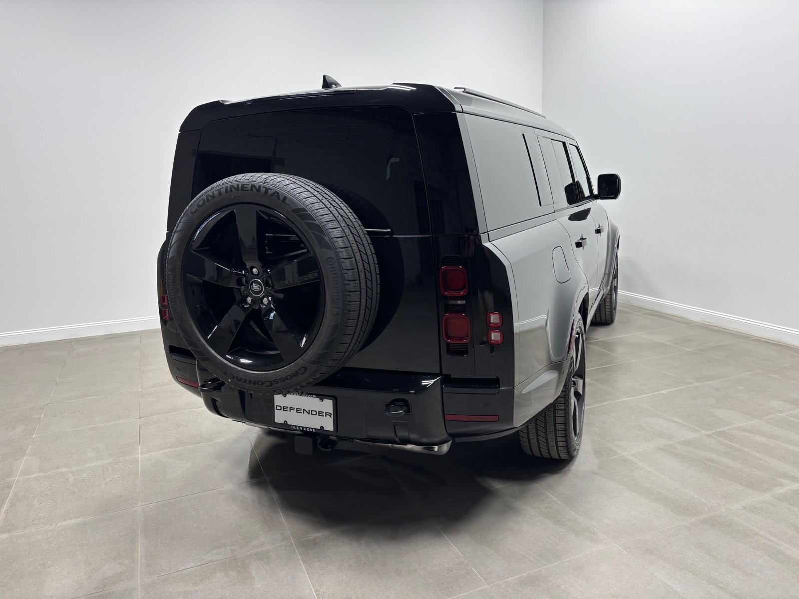 New 2025 Land Rover Defender 130 X-Dynamic SE AWD/4WD image 7