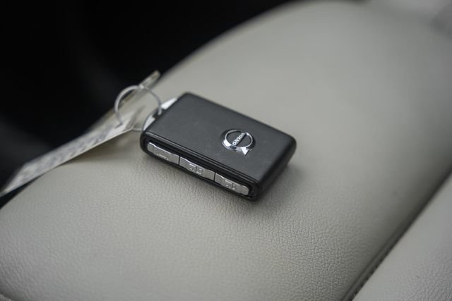 Certified 2024 Volvo XC40 B5 Ultimate w/ Protection Package Premier image 46