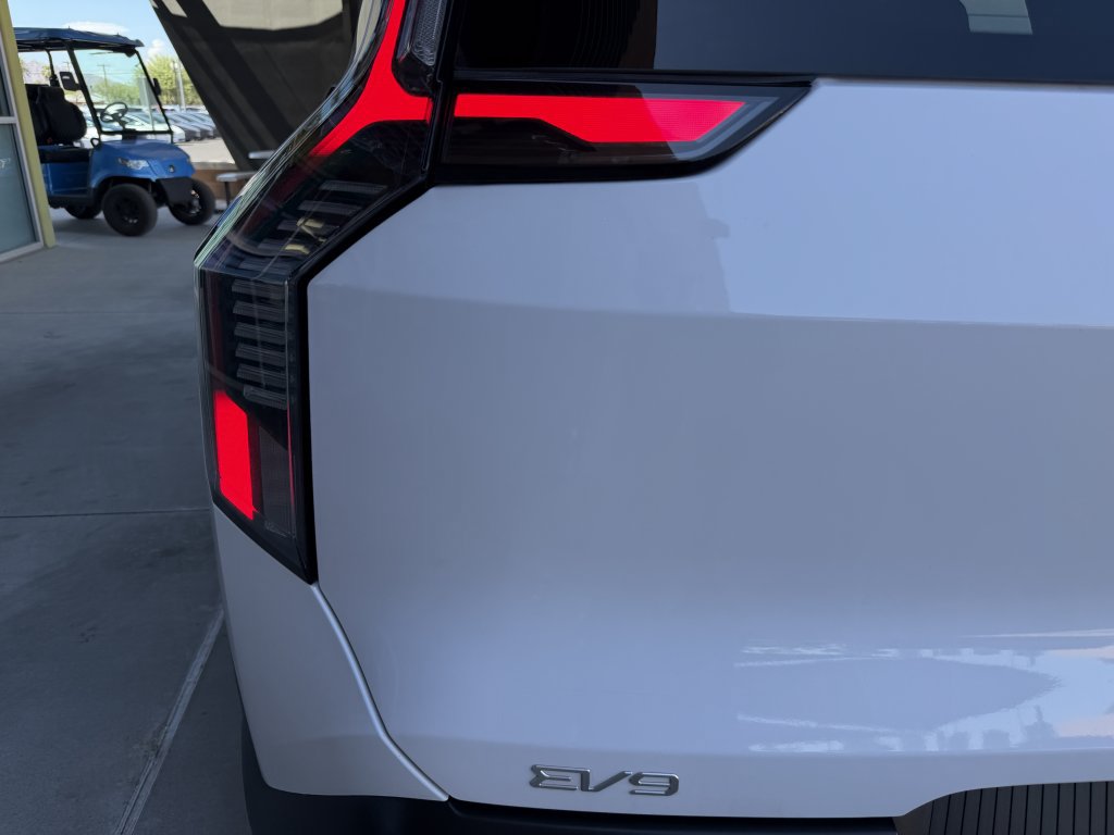 Used 2025 Kia EV9 Wind AWD/4WD image 14