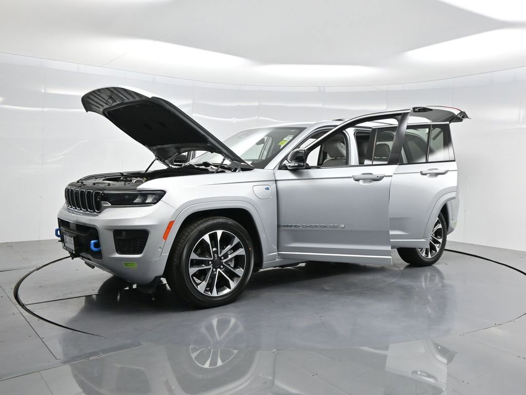 Used 2022 Jeep Grand Cherokee Overland w/ Advanced Protech Group III image 37