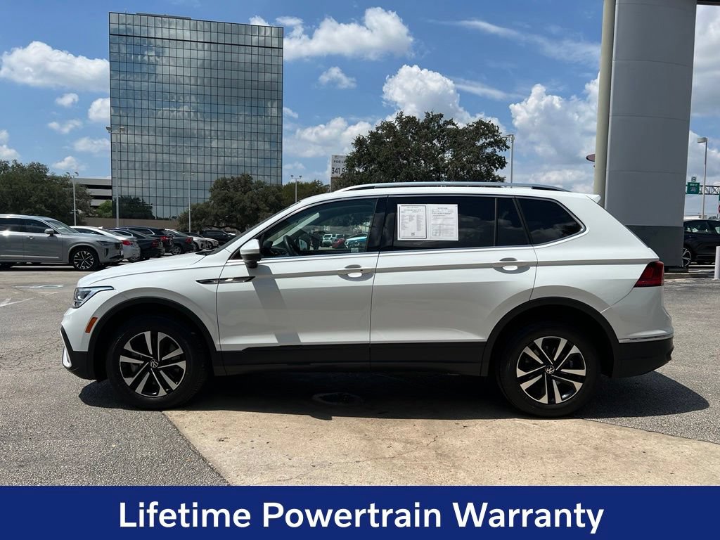 Used 2024 Volkswagen Tiguan SE w/ Panoramic Sunroof Package AWD/4WD image 4