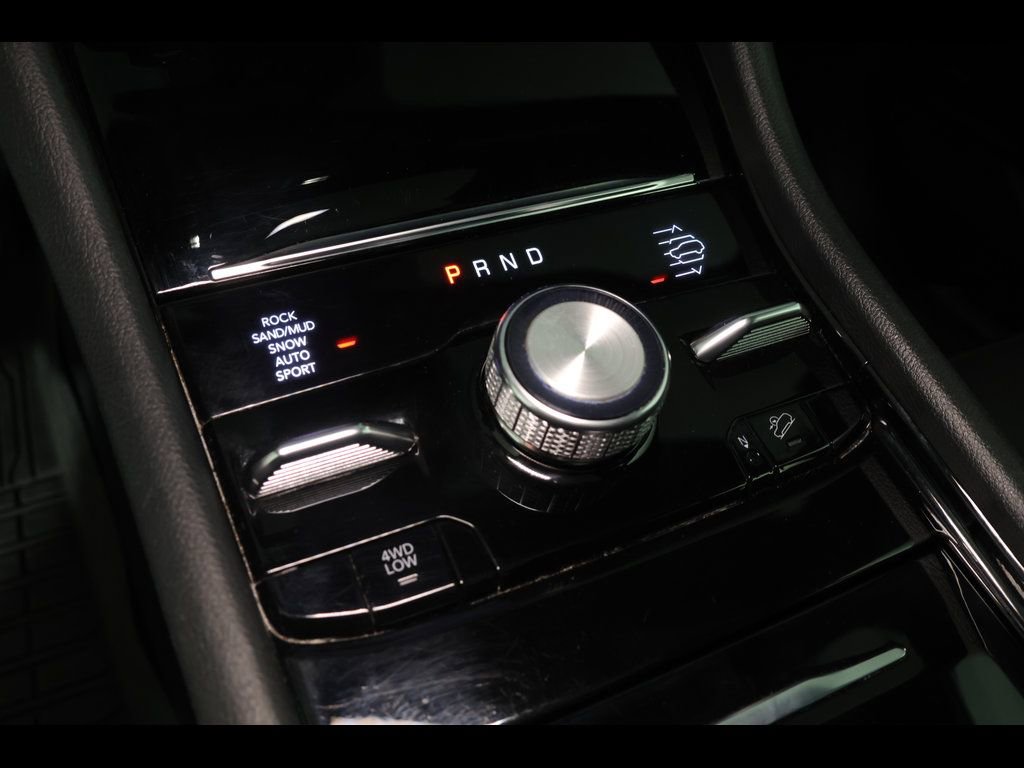 Used 2023 Jeep Grand Cherokee Overland AWD/4WD image 26