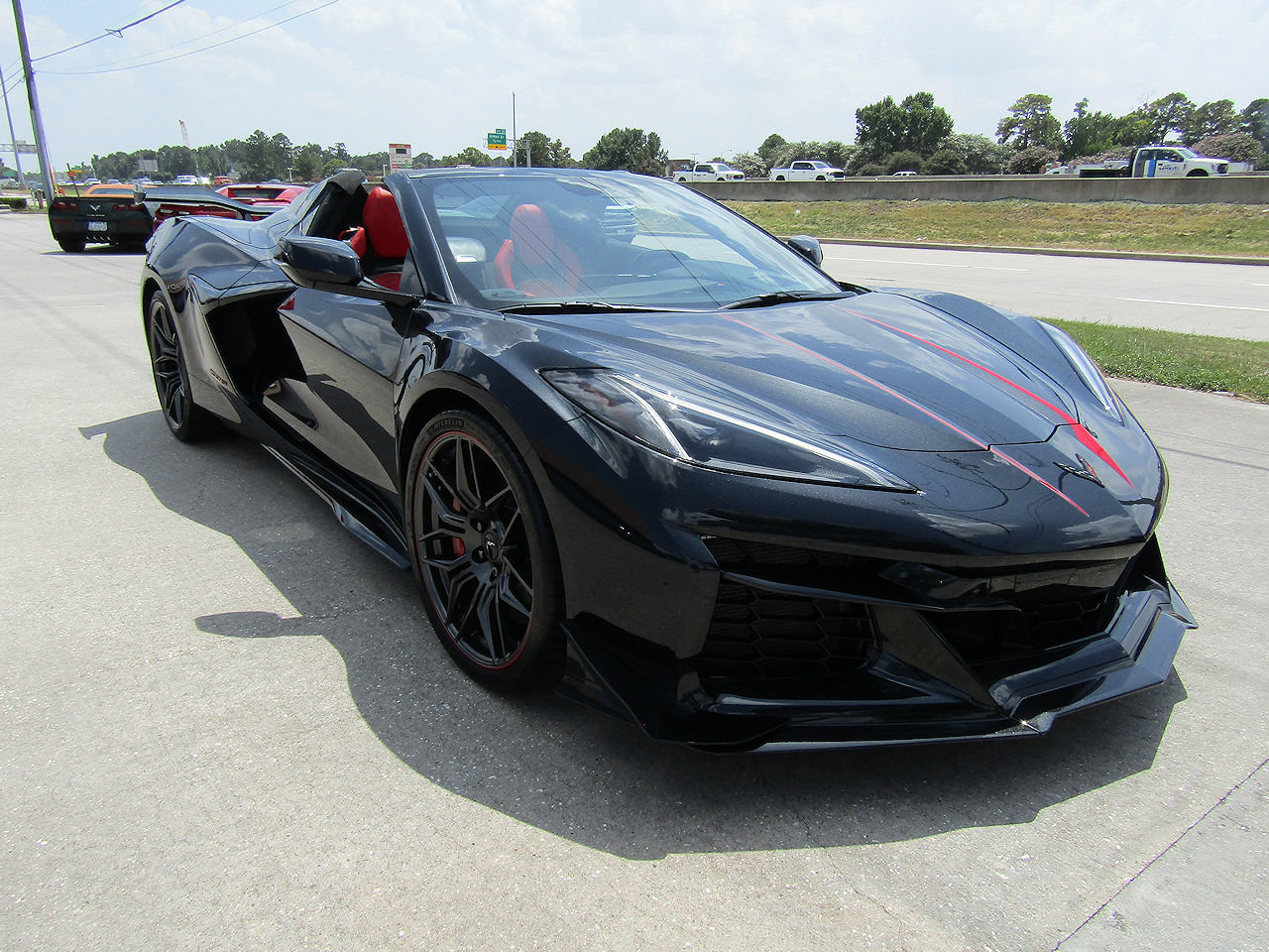 Used 2024 Chevrolet Corvette Z06 w/ Z07 Performance Package RWD image 3